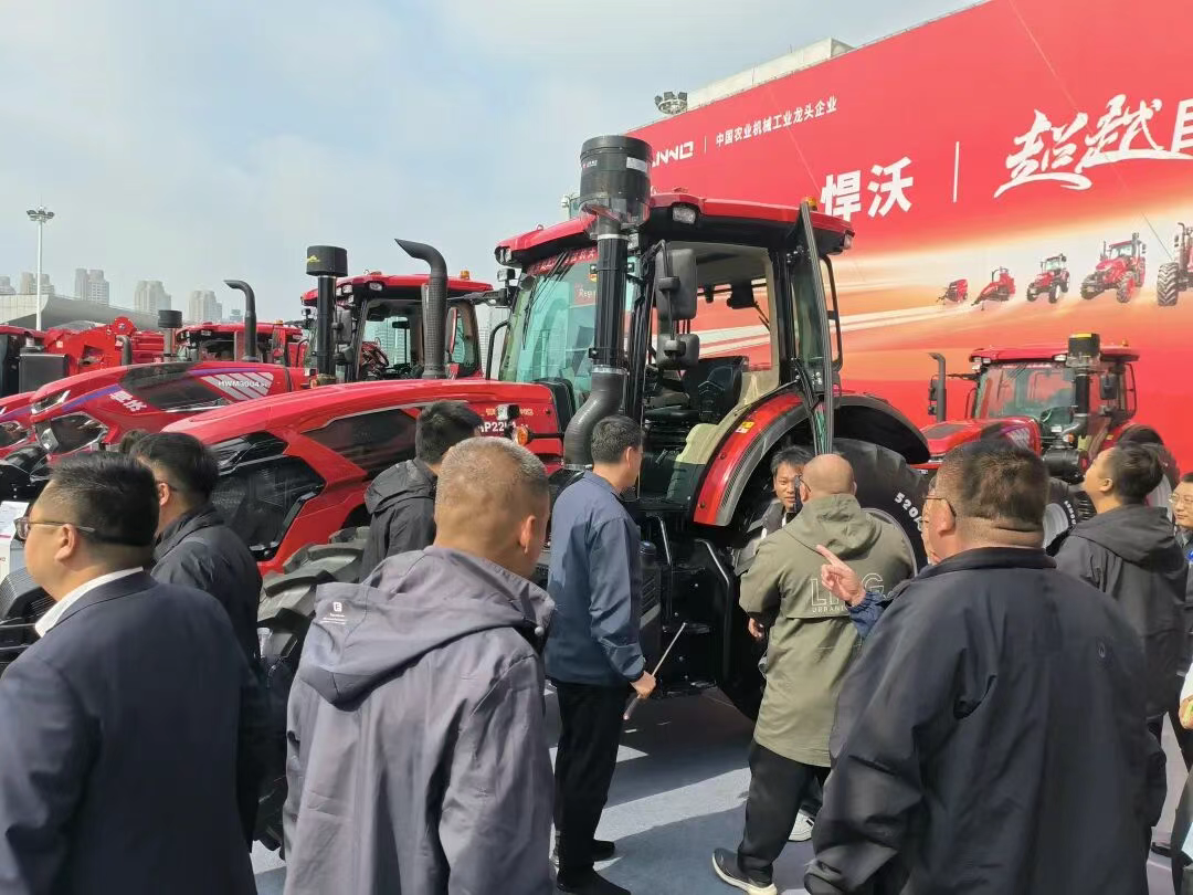 El tractor Hanwo debuta en la feria internacional de maquinaria agrícola